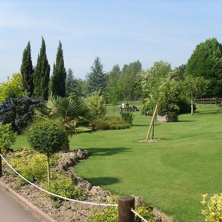 Hotel Abbaye Du Golf De Lesigny Zewnętrze zdjęcie