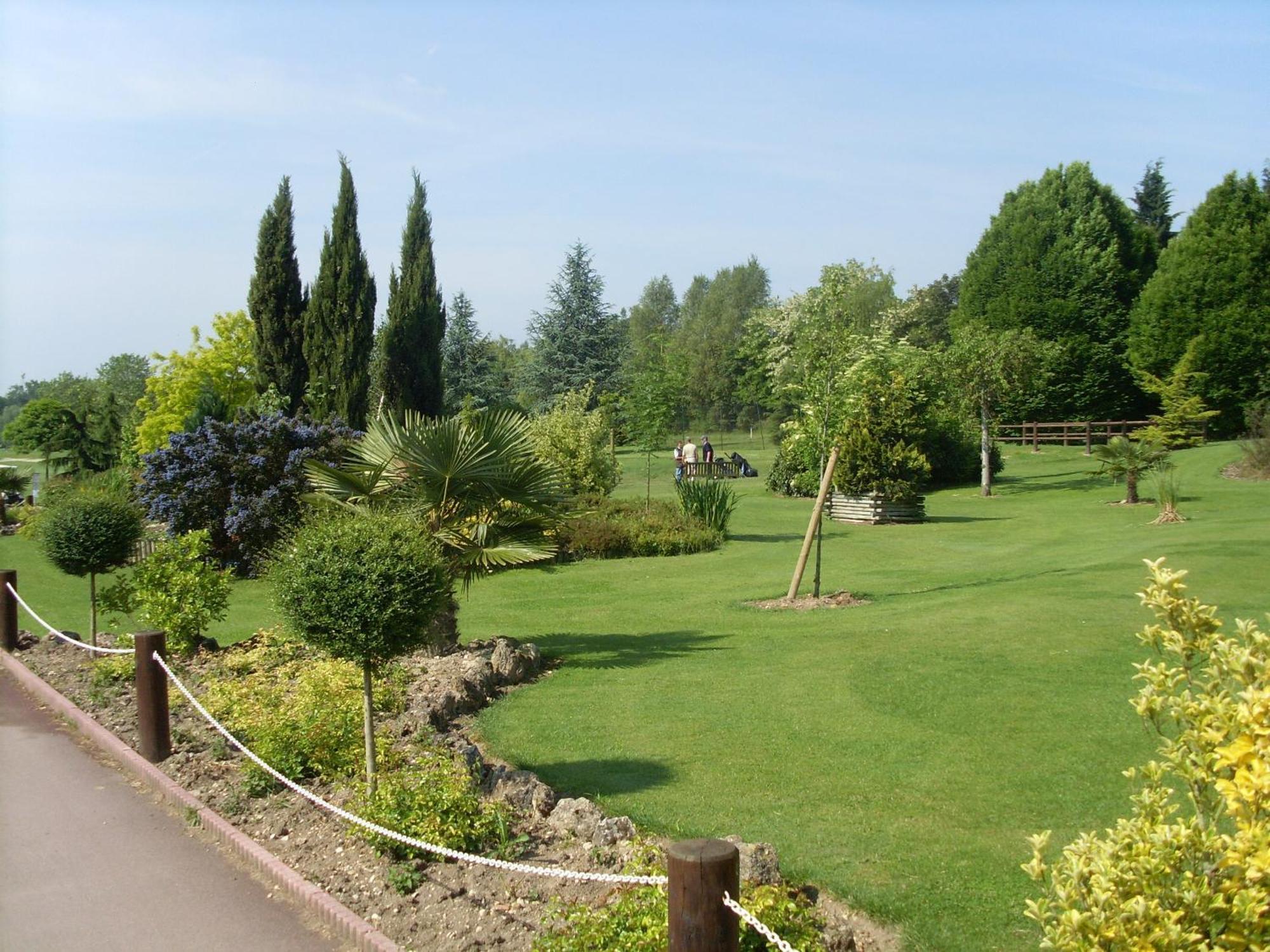 Hotel Abbaye Du Golf De Lesigny Zewnętrze zdjęcie