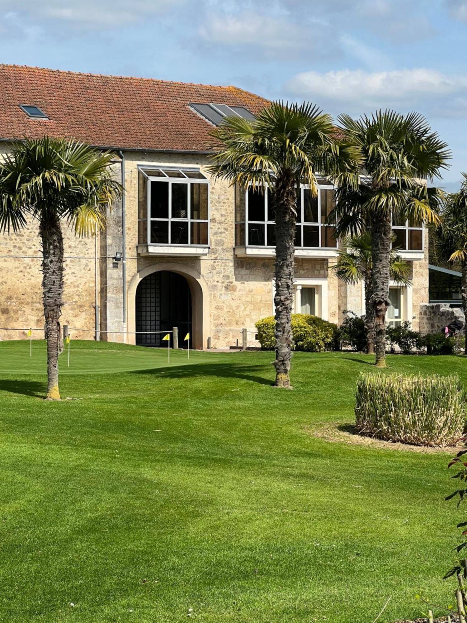 Hotel Abbaye Du Golf De Lesigny Zewnętrze zdjęcie