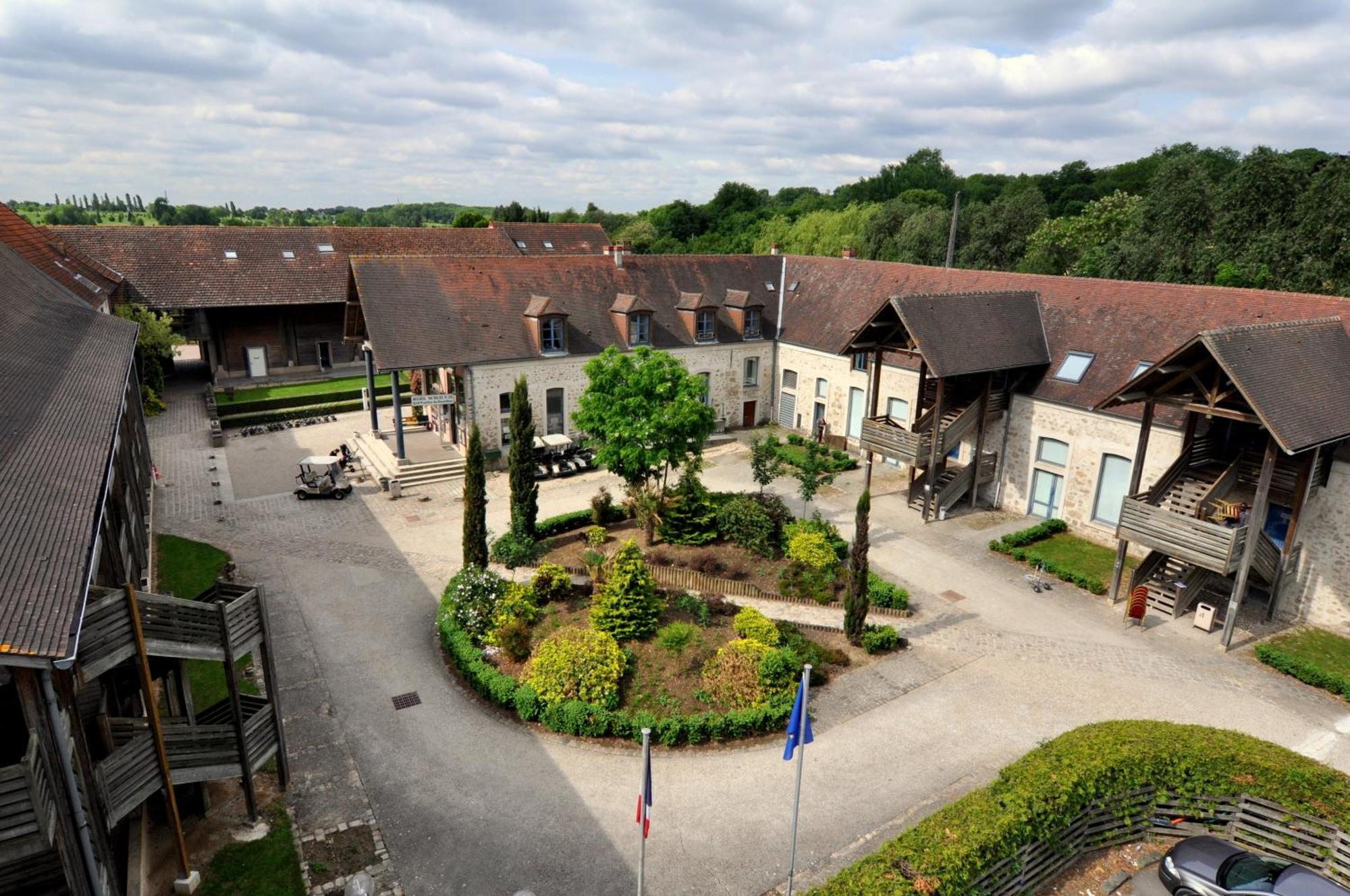 Hotel Abbaye Du Golf De Lesigny Zewnętrze zdjęcie