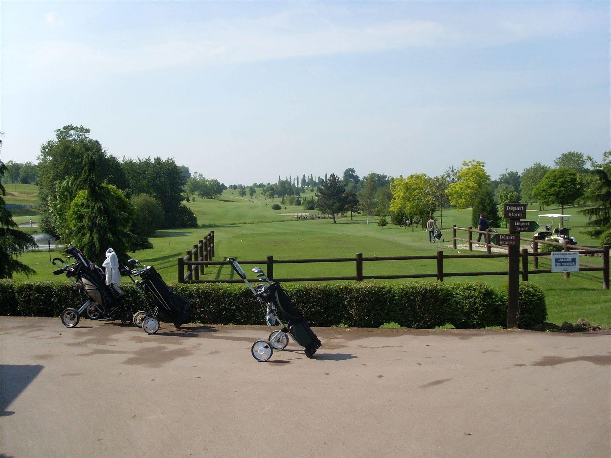 Hotel Abbaye Du Golf De Lesigny Zewnętrze zdjęcie